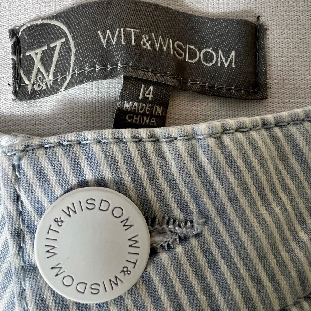 Wit & Wisdom Light Blue Stripped Distressed Ankle Skimmers Ab Solutions Pants - Picture 10 of 16